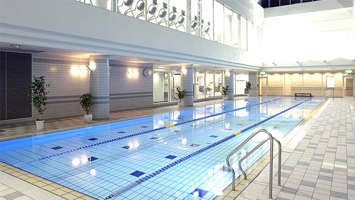 プールに入る前に